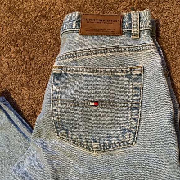 Tommy Hilfiger size 6 light wash jean - Picture 3 of 5